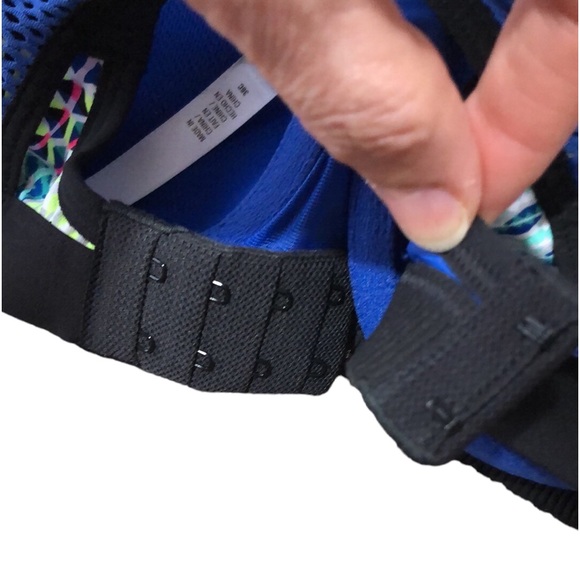 VSX | Victoria’s Secret | Womens Neon Geometric Mesh Overlay Sports Bra size 36C - Picture 12 of 15